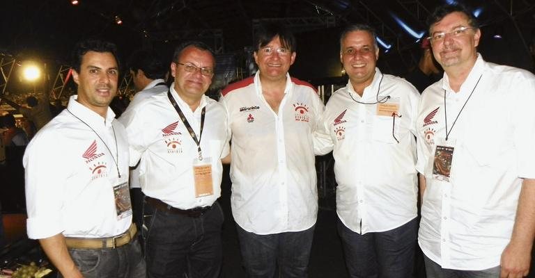 Em São Luís, Jura Filho, secretário de Turismo do Maranhão, confere a 20a edição do Rally dos Sertões entre Emerson Rogério, Edival Rondinelli, Luciano Giudice e Sérgio Bruno Pagnanelli. - -