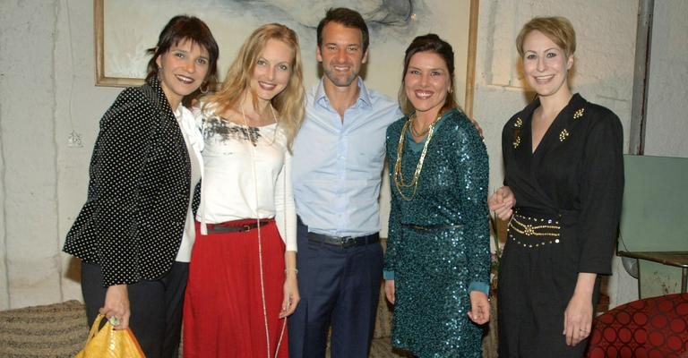 Fernanda Zaffari, Grace Antunes e Eduardo Sirotsky Melzer vão ao lançamento de coluna social assinada pela jornalista Milena Fischer, felicitada ainda por Patrícia Pontalti, na capital gaúcha. - -