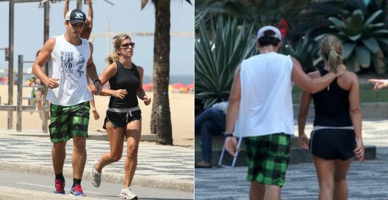 Thiago Rodrigues e Cristiane Dias caminham juntos em Ipanema - Wallace Barbosa / AgNews