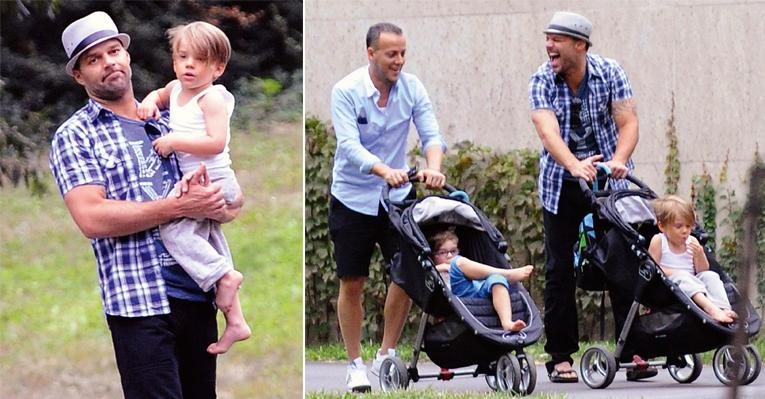 Ricky Martin diverte-se no Central Park, NY, com os gêmeos Matteo e Valentino - Look Press