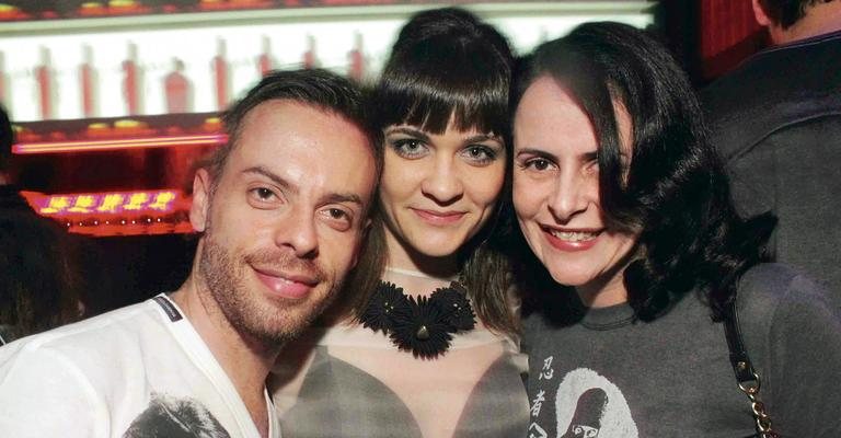 O estilista Rodrigo Rosner e a produtora Fernanda Albanez festejam aniversário com Fernanda Young, em SP. - -