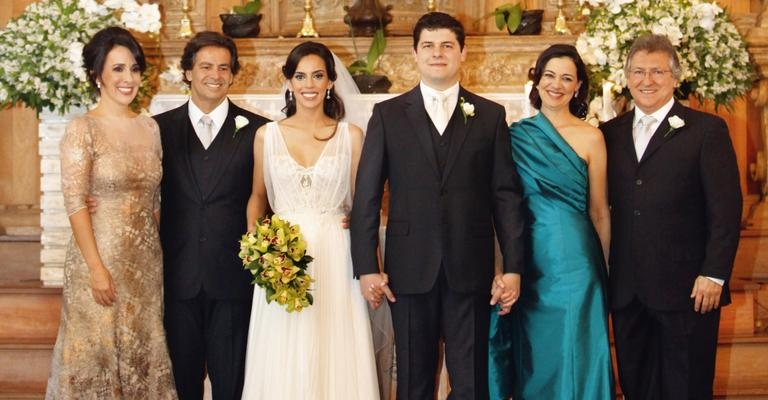 Andréa Torminn Senna e seu amado, Humberto Mesquita Senna, festejam o casamento da filha Mariana Torminn Senna com Claudio Antônio Xavier do Prado Filho, herdeiro de Cathia Valéria Zago Xavier e Claudio Antônio Xavier do Prado, em Pirenópolis, Goiás. - -