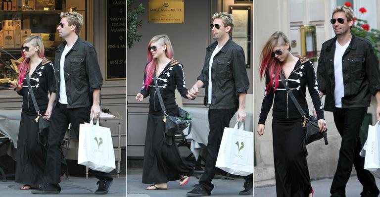 Avril Lavigne e Chad Kroeger passeiam de mãos dadas pelas ruas de Paris, na França - Grosby Group