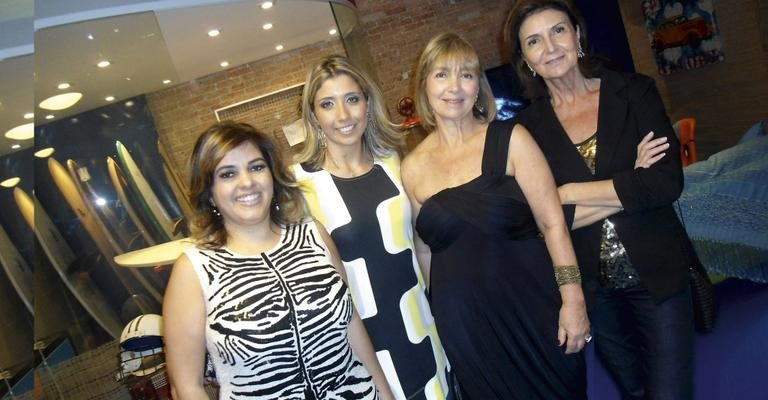 Shislei Blanco, Renata Bertoni, Lucy Amicón e Cristina Ferraz se reúnem em coquetel de mostra de design de interiores, em São Bernardo do Campo, no ABC Paulista. - -