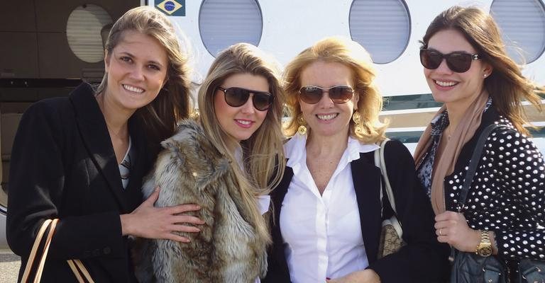 As amigas Yndiara Brito Reiter, Iris Stefanelli, Gilda Barros Basílio e Tatiana Dumenti Luz desembarcam no aeroporto de Punta del Este, para tour pelo país. - -