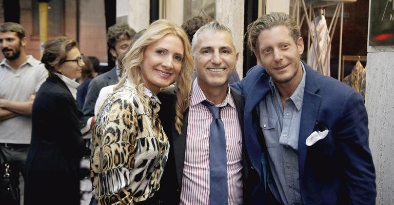 Jucimara Guarnieri, Edinho Vasques e Lapo Elkann conferem abertura de grife brasileira em Milão. - -