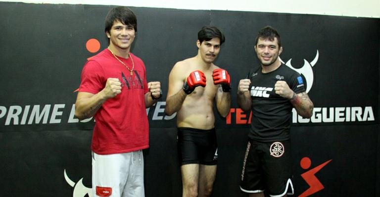 Erick Silva, Roni Jason orientam Allan Pellegrino - Graça Paes/Divulgação