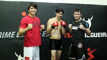 Erick Silva, Roni Jason orientam Allan Pellegrino - Graça Paes/Divulgação