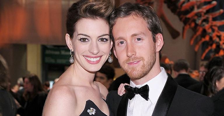 Anne Hathaway e Adam Schulman - Getty Images