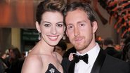 Anne Hathaway e Adam Schulman - Getty Images