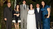 O clã Aragão: Paulo, pai da noiva, Lívian, Eronides e Marisa, e o casal Renato e Lilian na cerimônia carioca. - -