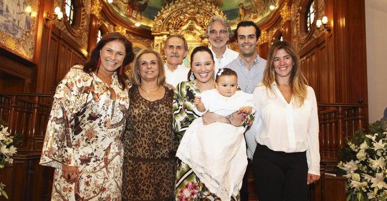 Na igreja, Fafá, Neusa, Marcos, Mariana, com Laura, Raul, Cristiano e Tina. - Sidnei Rodrigues