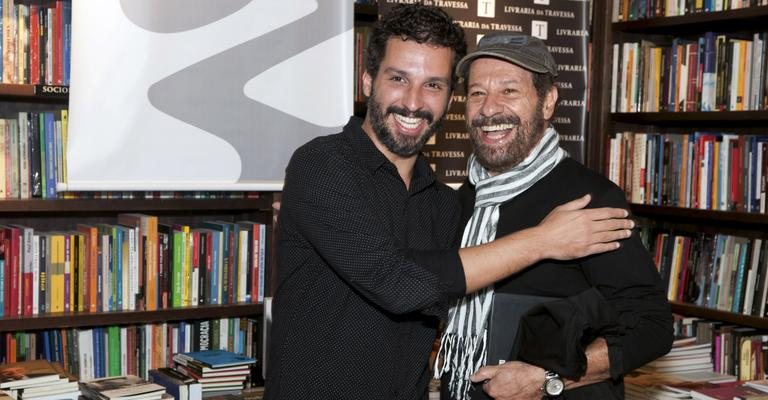 Caetano e Paula Burlamaqui prestigiam clã em noite de autógrafos - Renato Wrobel