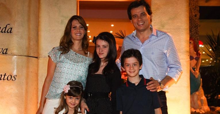 Celso Portiolli com a esposa Suzana e os filhos Laura, Pedro Henrique e Luana - Manuela Scarpa / Foto Rio News