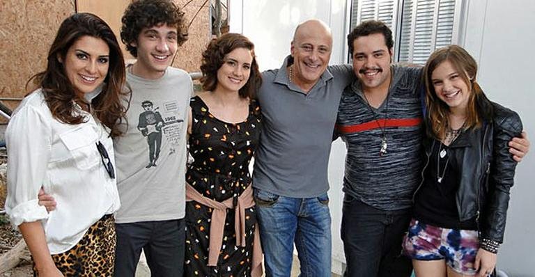 Fernanda Paes Leme, Guilherme Prates, Elisa Pinheiro, Blota Filho, Tiago Abravanel e Alice Wegmann nos bastidores de 'Malhação' - TV GLOBO / Malhação