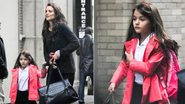 Suri Cruise exibe seu uniforme escolar em passeio com a mãe - Grosby Group