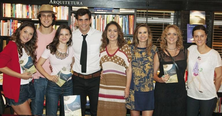 Entre Fabíula, Emiliano, Bianca, Eliane, Paula, Letícia e Cláudia. - Renato Wrobel