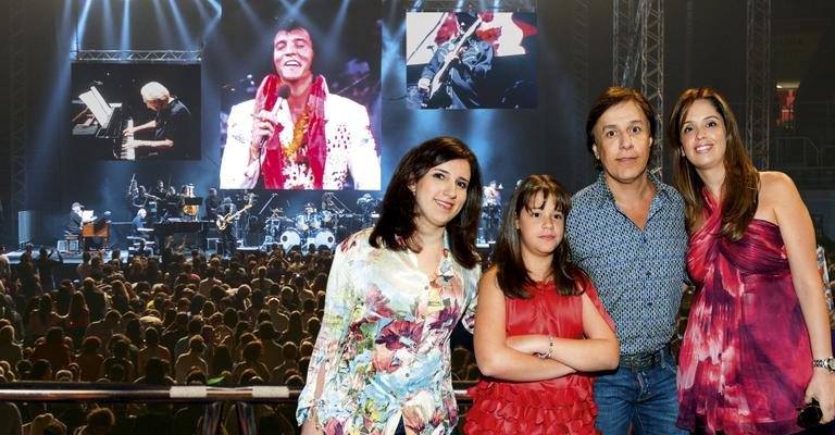 Entre as filhas, Ivete e Maria Antonia, e a mulher, Patrícia, Tom se emociona no show Elvis Presley in Concert, em SP. Com foco no espetáculo No Tom do Tom, ele exalta o ídolo. - Paulo Mumia, Bruno Spada e Samuel Chaves