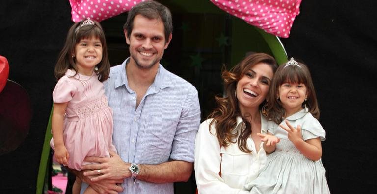 Giovanna Antonelli e Leonardo Nogueira com as gêmeas Sofia e Antonia - Marcello Sá Barreto / Foto Rio News