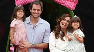 Giovanna Antonelli e Leonardo Nogueira com as gêmeas Sofia e Antonia - Marcello Sá Barreto / Foto Rio News