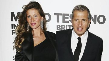 Grávida do segundo filho, Gisele Bündchen confere mostra do amigo Testino, em Boston, onde  ive com o clã. - The Grosby Group