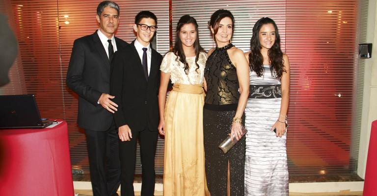 Fátima e William com os debutantes. - -