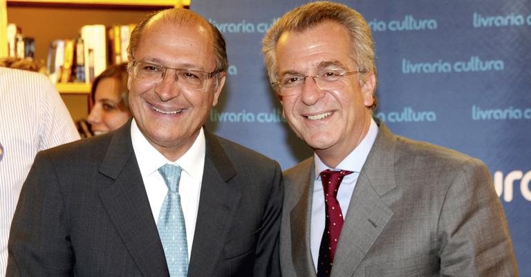 Geraldo Alckmin, governador de São Paulo, prestigia a noite de autógrafos do livro de fotos São Paulo, de autoria do amigo Andrea Matarazzo, na capital paulista. - -