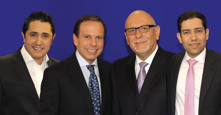 João Doria Jr. (2º da esq. p/ dir.) recebe o executivo de marketing Carlos Paschoal, o presidente de banco Jorge Hereda e o fundador de rede de franquias David Pinto em sua atração na Band, em SP. - -