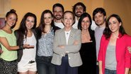 Fernanda Montenegro posa com o elenco de 'O Desaparecimento do Elefante' - Daniel Delmiro / AgNews