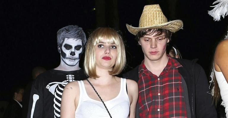 Emma Roberts e Evan Peters - Splash News