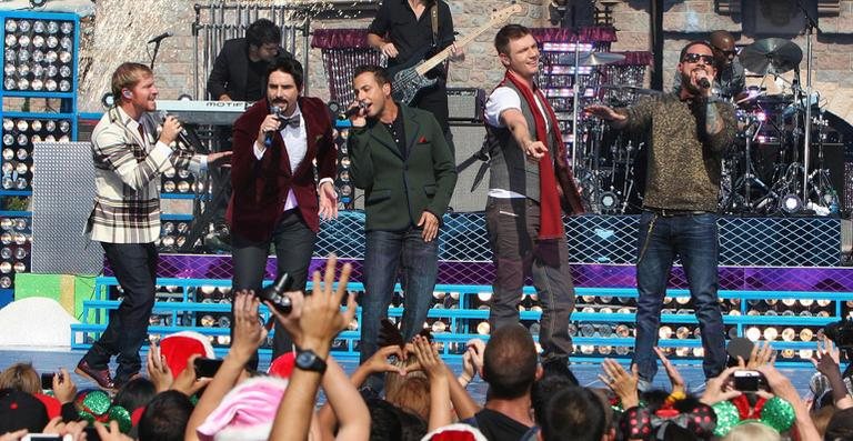 Backstreet Boys no show do desfile de Natal dos parques da Disney - Getty Images