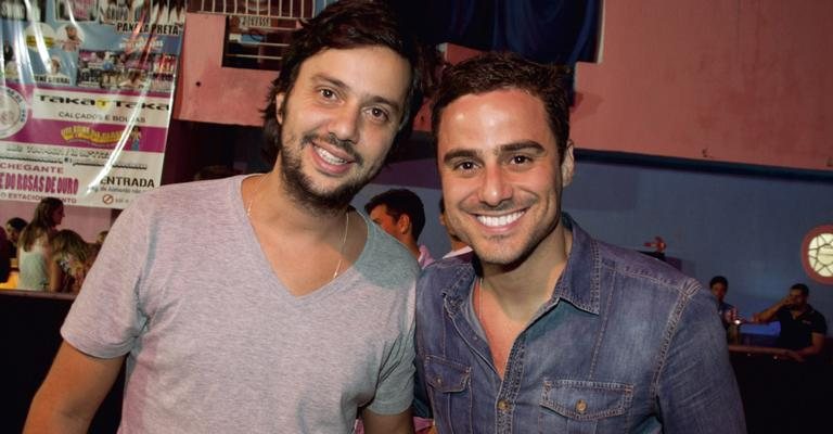 Rick Fleury e Guilherme Berenguer, sócios da empresa de eventos Multicase, se divertem na festa Sapucapeta, promovida por eles, em SP. - -