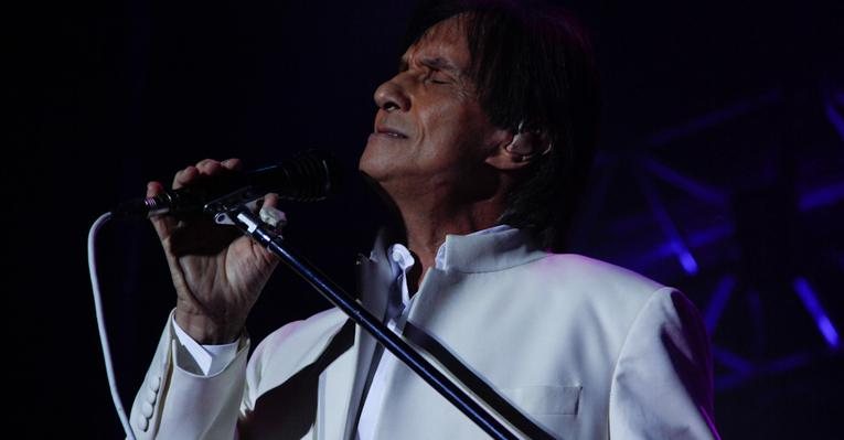 Roberto Carlos dedica show a Hebe Camargo - Francisco Cepeda e Amauri Nehn/AgNews