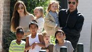 Angelina Jolie e Brad Pitt com os filhos - Grosby Group