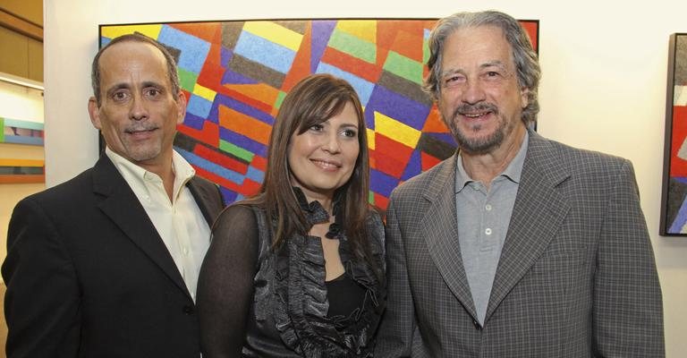 John Ciallelo e Adriana Rede homenageiam o artista Claudio Tozzi em mostra, SP. - -