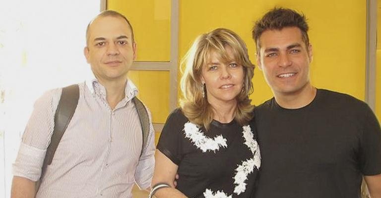 Em SP, o executivo Gleyson Fioravante e Ana Maria Rocha de Moura Campos aplaudem Thiago Lacerda. - -