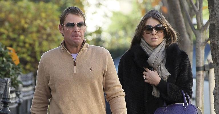 Liz Hurley e Shane Warne - Splash News