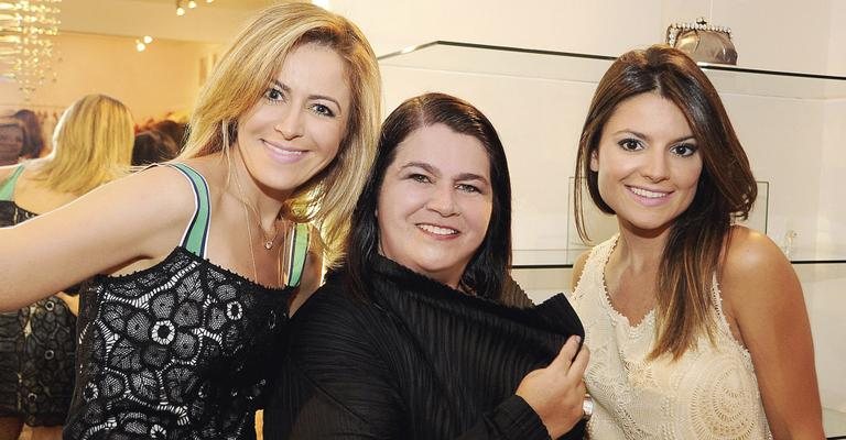 Com Cris e Sophia, a estilista brinda ao sucesso - -