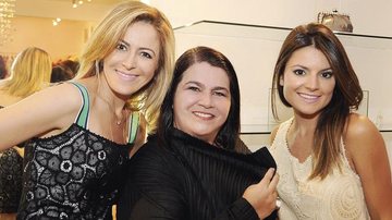 Com Cris e Sophia, a estilista brinda ao sucesso - -