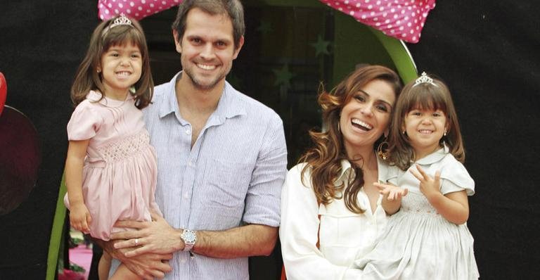 Giovanna Antonelli com as filhas gêmeas, Sofia e Antonia, e o marido, Leonardo Nogueira - Marcello Sá Barreto