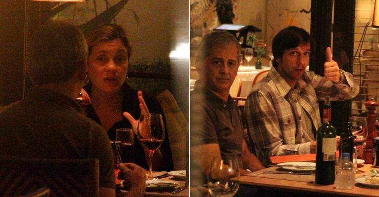 Adriana Esteves e Vladimir Brichta jantam com amigos no Rio - Delson Silva / AgNews