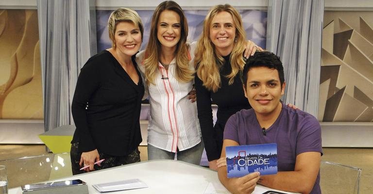 A jornalista Anna Paola Fragni participa da atração da TV Gazeta apresentada por Regiane Tápias, ao lado da produtora Francine Linge, com Marcelo Bandeira, SP. - -