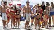 De mãos dadas com a mulher e com as duas filhas, o apresentador do Fantástico adota
seu estilo descontraído na praia de Ipanema. - André Freitas/AgNews