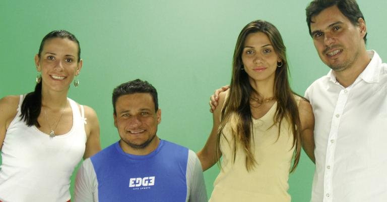 No programa da TV Geração Z, em SP, as apresentadoras Juliana Arliani e Fabiana Mello recebem o atleta paraolímpico Alex Whitaker e o psiquiatra Davi Vidigal. - -