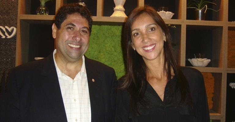 Flávio Sanna, presidente de mostra de decoração e arquitetura, celebra sucesso do evento com Deborah Roig, em Campinas, interior de SP. - -