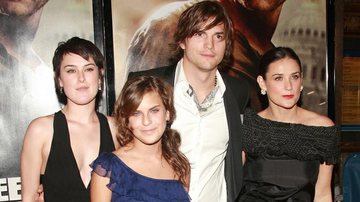 Demi Moore com Ashton Kutcher e as filhas Rumer e Talulah Willis - Getty Images