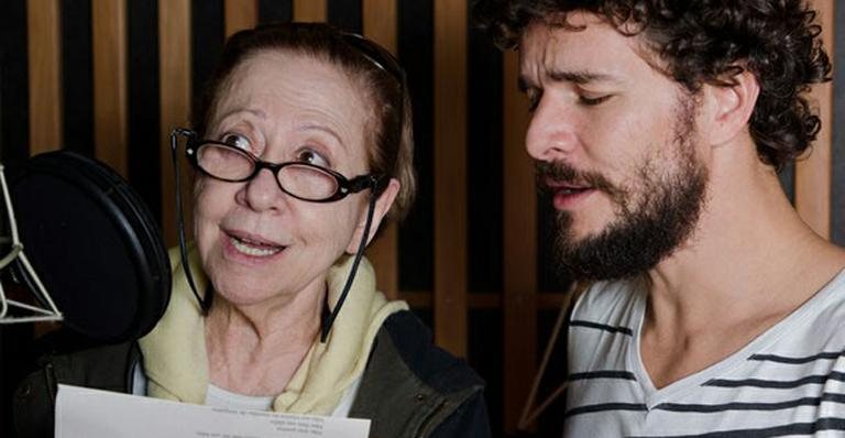 Fernanda Montenegro e Daniel de Oliveira em gravação de música para 'Doce de Mãe' - Reprodução / TV Globo