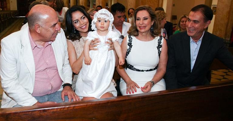 Amaury Jr. e Celina batizam Alice, filha de Daniela Albuquerque e Amilcare Dallevo - Manuela Scarpa/FotoRioNews