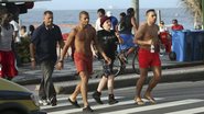 Antes do show no Rio, a estrela curte a piscina do hotel com os herdeiros Mercy e Rocco e o
amado, Brahim, que leva o enteado Rocco à praia em frente do hotel. - Delson Silva/ Gabriel Reis/ Gil Rodrigues