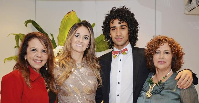 Rico Castro escolhe a miss de evento automotivo com a produtora cultural Maria Emilia Genovesi, a apresentadora Roberta Maia e Maria Nadir Camargo, agente dele, em SP. - -